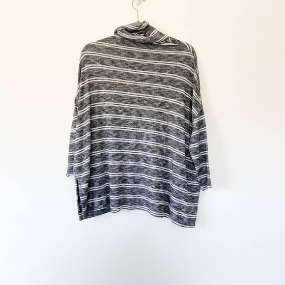ANTHRO POSTMARK • Mila Grey Striped Oversized Top Size Small - Picture 3 of 6